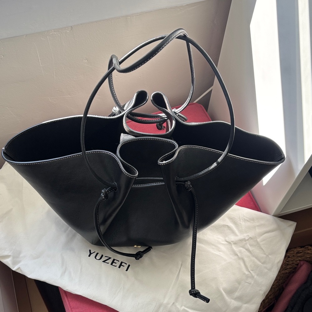 Yuzefi Large Mochi Black Tote - Picture 2 of 13